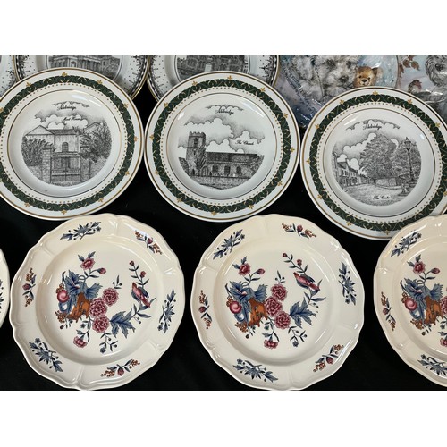 190 - A BOX OF COLLECTORS PLATES TO INCLUDE LIMITED EDITION CANTERBURY COLLECTION ROYAL WOCSETER MAKING FR... 