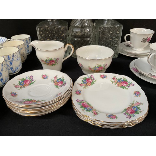 250 - 2 BOXES OF GLASS AND CHINA TEA SETS ETC