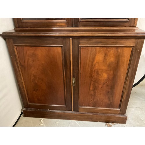 289 - VICTORIAN MAHOGANY BOOKCASE WITH 2 GLASS DOORS TO TOP AND 2 PANELLED DOORS TO BASE H84