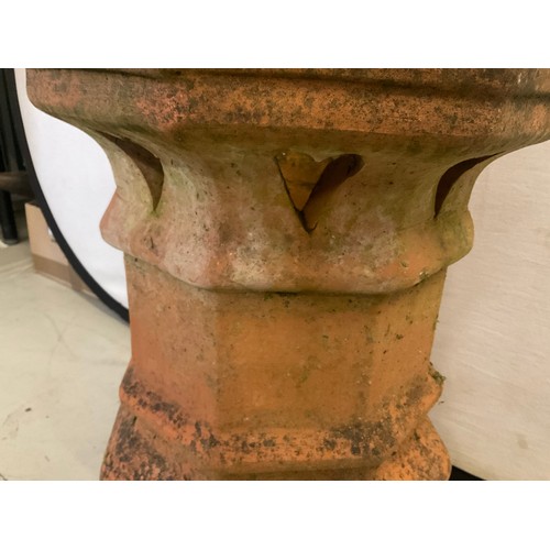 305 - VICTORIAN TERRACOTTA CHIMMNEY POT A/F H24