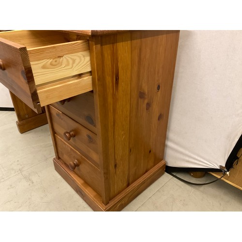 318 - MODERN PINE SINGLE PEDASTAL DRESSING TABLE H29