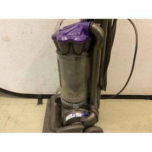 320 - DYSON DC33 UPRIGHT HOOVER
********withdrawn not working********