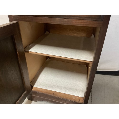 328 - DARK OAK BEDSIDE CABINET WITH SINGLE DRAWER OVER SINGLE DOOR H26