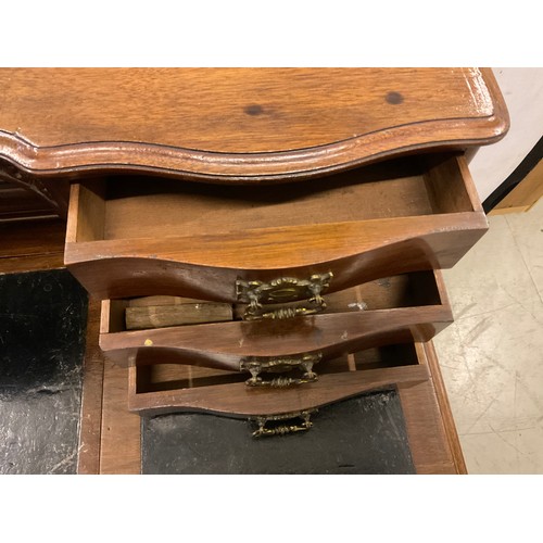 341 - EDWARDIAN MAHOGANY GALLERY BACKED KNEEHOLE DESK TOP WITH CENTRAL MIRROR FLANKED BY DRAWERS THE BASE ... 