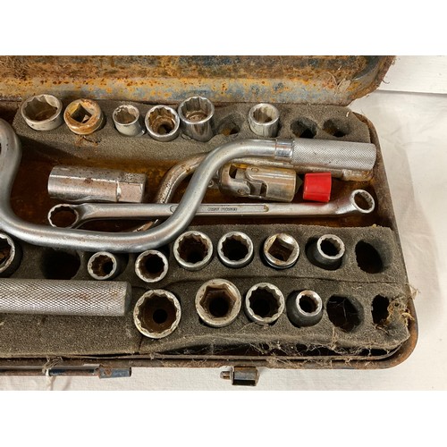 5 - SOCKET SET IN CASE