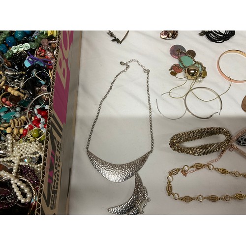 21 - BOX OF COSTUME JEWELLERY