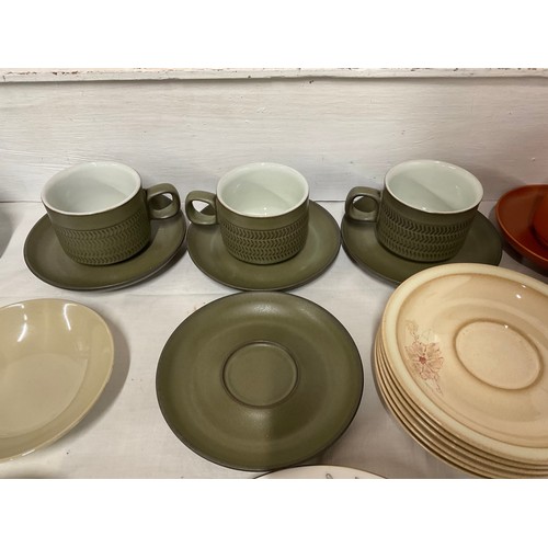 32 - BOX OF KITCHENWARE TO INCLUDE DENBY DINNERWARE ETC