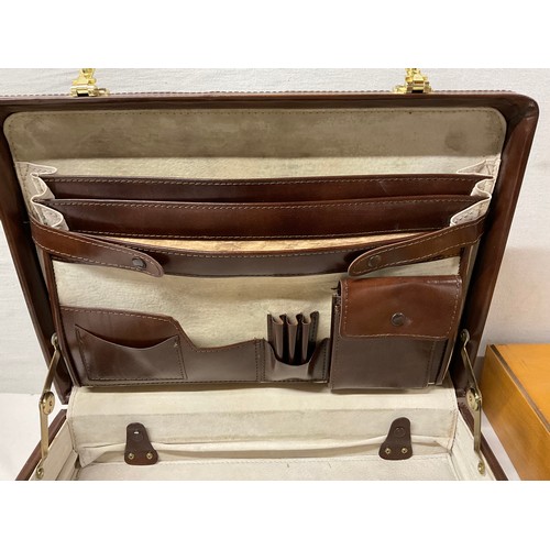 60 - 2 BRIEF CASES WOODEN SLIDE CHEST AND CASE OF 78S