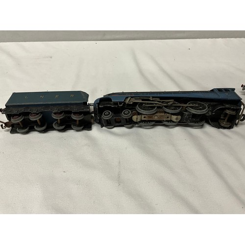 85 - 2 VINTAGE MODEL TRAINS AND CARRIAGE