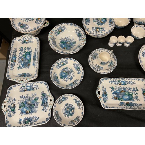 184 - LARGE MASONS DINNER SERVICE 103 PCES