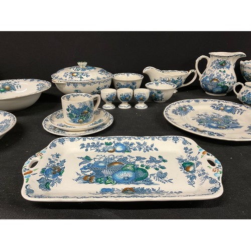 184 - LARGE MASONS DINNER SERVICE 103 PCES