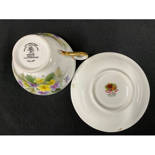 201 - BOX OF COLLECTABLE CHINA TO INCLUDE POOLE ANYSLEY ROYAL WORCESTER ETC