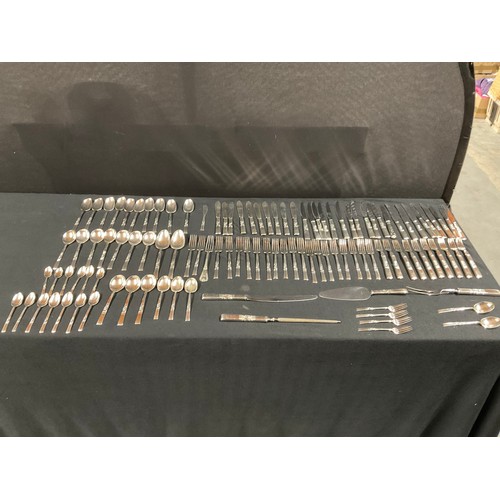 214 - BOX OF GOOD QAULITY CUTLERY