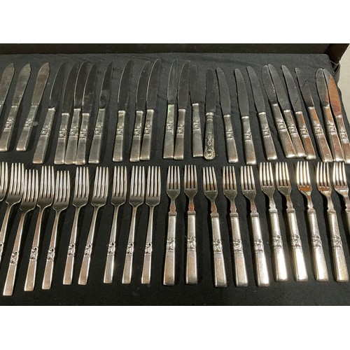 214 - BOX OF GOOD QAULITY CUTLERY