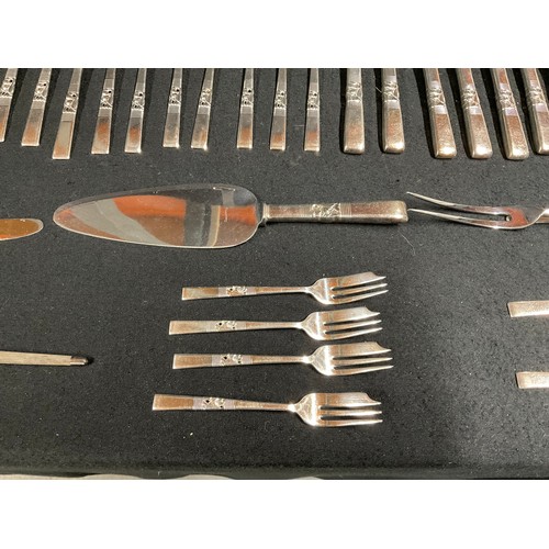 214 - BOX OF GOOD QAULITY CUTLERY