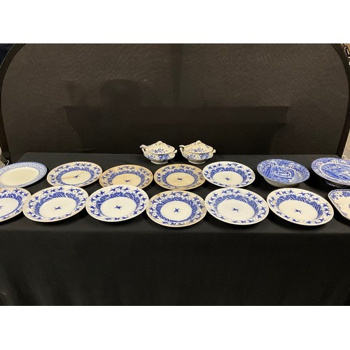 220 - BOX OF BLUE AND WHITE CHINA TO INCLUDE SPODE ETC