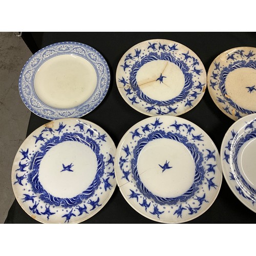 220 - BOX OF BLUE AND WHITE CHINA TO INCLUDE SPODE ETC