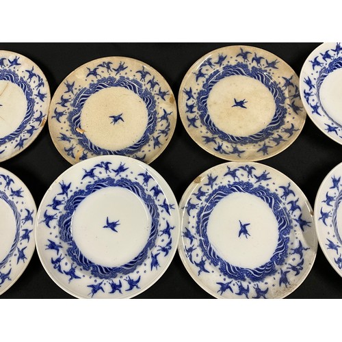 220 - BOX OF BLUE AND WHITE CHINA TO INCLUDE SPODE ETC