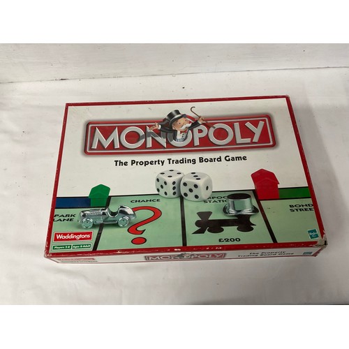69 - BOX TO INCLUDE VINTAGE MOUSE TRAP GAME, WADDINGTON BOOBY TRAP GAME, DOMINOES, MONOPOLY ETC