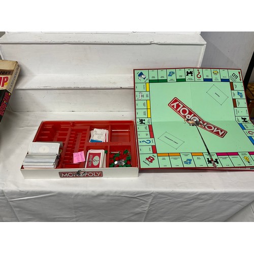 69 - BOX TO INCLUDE VINTAGE MOUSE TRAP GAME, WADDINGTON BOOBY TRAP GAME, DOMINOES, MONOPOLY ETC