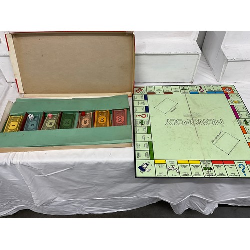 69 - BOX TO INCLUDE VINTAGE MOUSE TRAP GAME, WADDINGTON BOOBY TRAP GAME, DOMINOES, MONOPOLY ETC