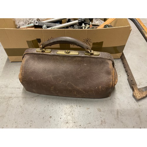 72 - BOX OF ODDS TO INCLUDE WOOD SAW, RULE, TOOLS, GLASS LUSTRE DROPPERS, LEATHER GALDSTONE MEDICAL BAG E... 
