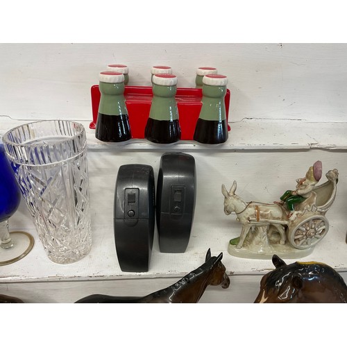 73 - BOX OF CHINA TO INCLUDE EASGATE CHINA VASES DECORATED WITH SQUIRRELS, BLUE GLASS HAND PAINTED VASE, ... 
