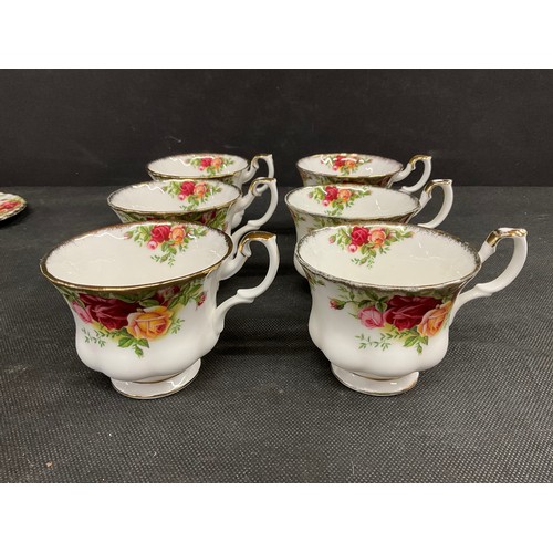79 - BOX TO INCLUDE ROYAL ALBERT OLD COUNTRY ROSE CHINA TO INCLUDE TEAPOT, MILK & SUGAR, CUPS SAUCERS SID... 