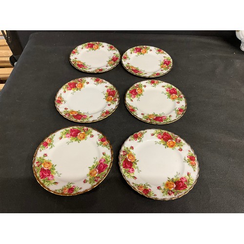 79 - BOX TO INCLUDE ROYAL ALBERT OLD COUNTRY ROSE CHINA TO INCLUDE TEAPOT, MILK & SUGAR, CUPS SAUCERS SID... 