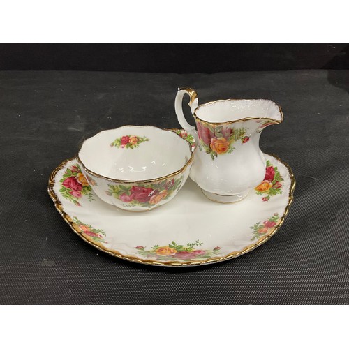 79 - BOX TO INCLUDE ROYAL ALBERT OLD COUNTRY ROSE CHINA TO INCLUDE TEAPOT, MILK & SUGAR, CUPS SAUCERS SID... 
