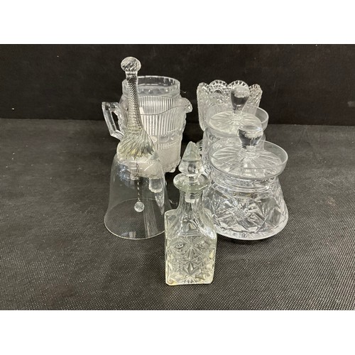 87 - BOX OF GLASSWARE  TO INCLUDE ART GLASS VASE, BLUE CARNIVAL GLASSWARE ETC