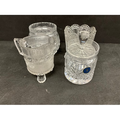 87 - BOX OF GLASSWARE  TO INCLUDE ART GLASS VASE, BLUE CARNIVAL GLASSWARE ETC