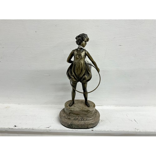 95 - GIRL STATUE WITH HOOP ON MARBLE BASS H9