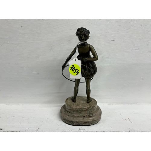 95 - GIRL STATUE WITH HOOP ON MARBLE BASS H9