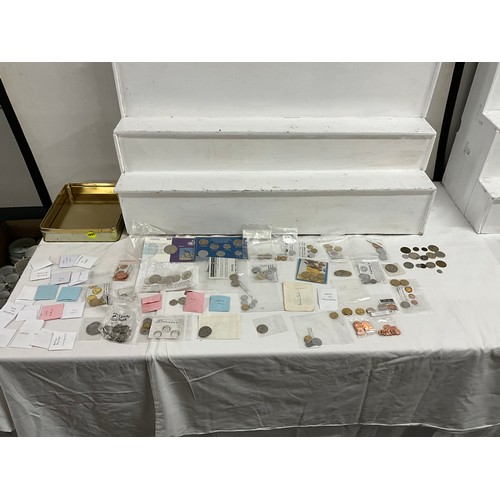 103 - A QUANTITY OF MIXED FOREIGN COINAGE