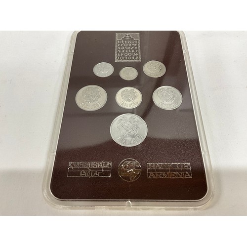 104 - A QUANTITY OF MIXED FORIEGN COINAGE