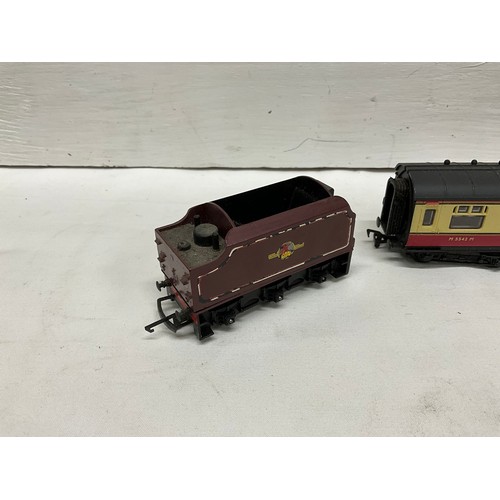 109 - A QTY OF MODEL RAILWAY ENGINES AND CARRIDGES