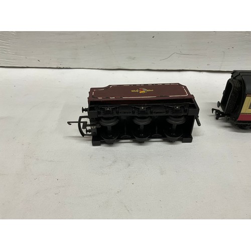 109 - A QTY OF MODEL RAILWAY ENGINES AND CARRIDGES