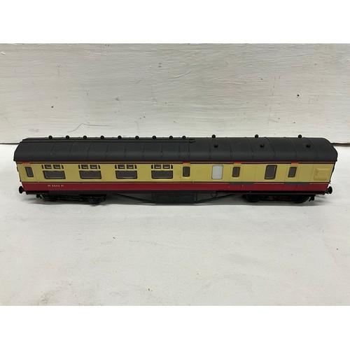 109 - A QTY OF MODEL RAILWAY ENGINES AND CARRIDGES