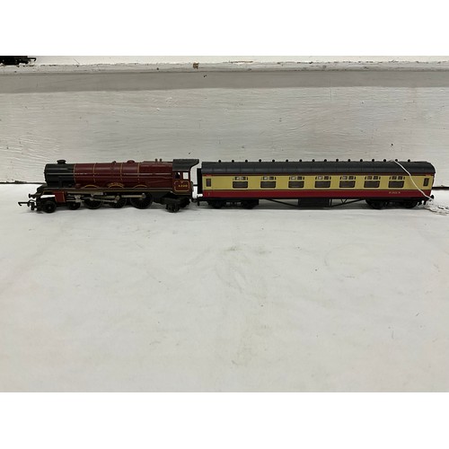 109 - A QTY OF MODEL RAILWAY ENGINES AND CARRIDGES