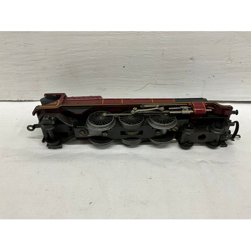 109 - A QTY OF MODEL RAILWAY ENGINES AND CARRIDGES