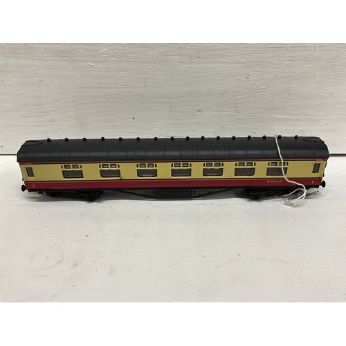 109 - A QTY OF MODEL RAILWAY ENGINES AND CARRIDGES