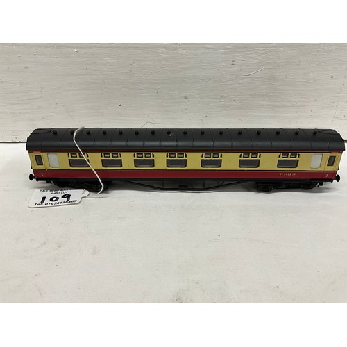 109 - A QTY OF MODEL RAILWAY ENGINES AND CARRIDGES