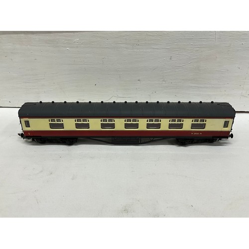 109 - A QTY OF MODEL RAILWAY ENGINES AND CARRIDGES