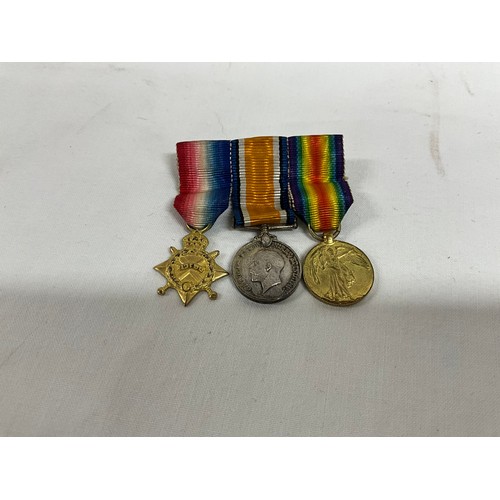 111 - A QUANTITY OF FIRST WORLD WAR MEDALS INCLUDING MINATURES