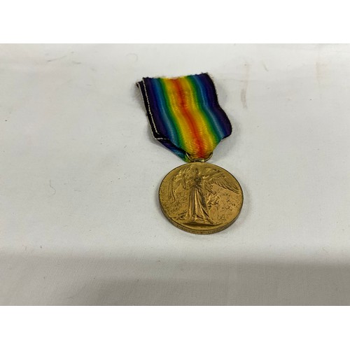 111 - A QUANTITY OF FIRST WORLD WAR MEDALS INCLUDING MINATURES