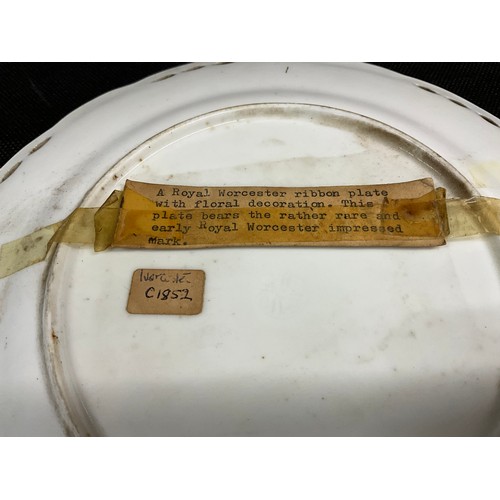 113 - A ROYAL WORCSTER RIBBON PLATE WITH FLORAL DECORATIONS 1852 WITH IMPRESSED MARK TO BASE DIA9
