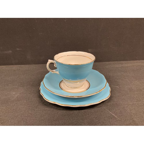 114 - VINTAGE COLCOUGH BONE CHINA TEA AND SANDWHICH SET 19 PIECES