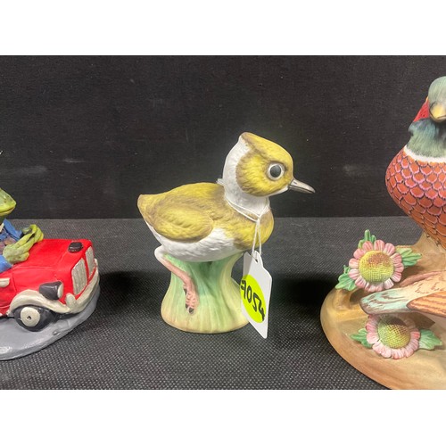 120 - SIX COLLECTABLE FIGURES TO INCLUDE CROWN STAFFORDSHIRE NO 54 PHEASANT, CROWN STAFFORDSHIRE NO 281 GR... 
