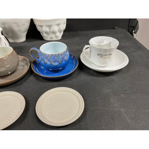 201 - BOX OF CHINA TO INCLUDE DENBY, COALPORT, ROYAL DOULTON, VICTORIAN ORIENTAL TEAPOT ETC